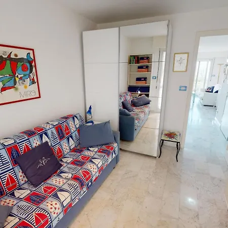 Apartment Agreable 2 Pieces Renove Avec Balcon, - Fr-1-196-302 *