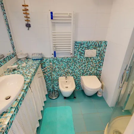 Agreable 2 Pieces Renove Avec Balcon, - Fr-1-196-302 Apartman *