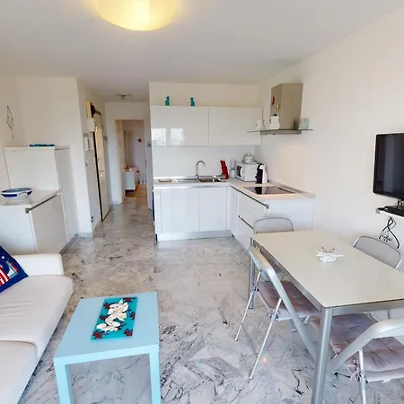 Agreable 2 Pieces Renove Avec Balcon, - Fr-1-196-302 Menton