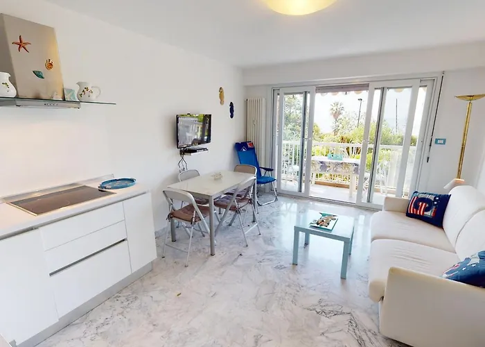 Agreable 2 Pieces Renove Avec Balcon, - Fr-1-196-302 מנטון