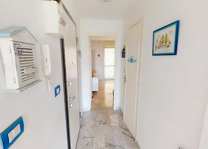 Agreable 2 Pieces Renove Avec Balcon, - Fr-1-196-302 דירה *