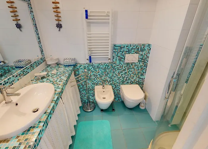 Agreable 2 Pieces Renove Avec Balcon, - Fr-1-196-302 Appartement *