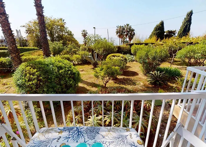 Agreable 2 Pieces Renove Avec Balcon, - Fr-1-196-302